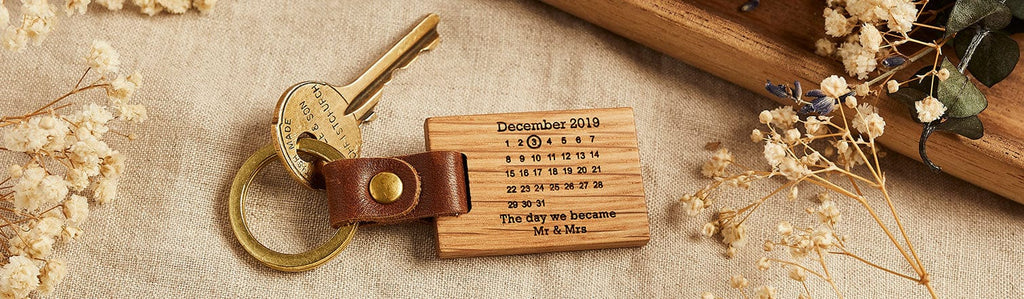 Create Gift Love wooden calendar keyring