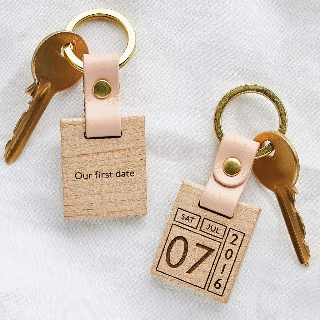 Wooden keyring engraved with retro calendar design