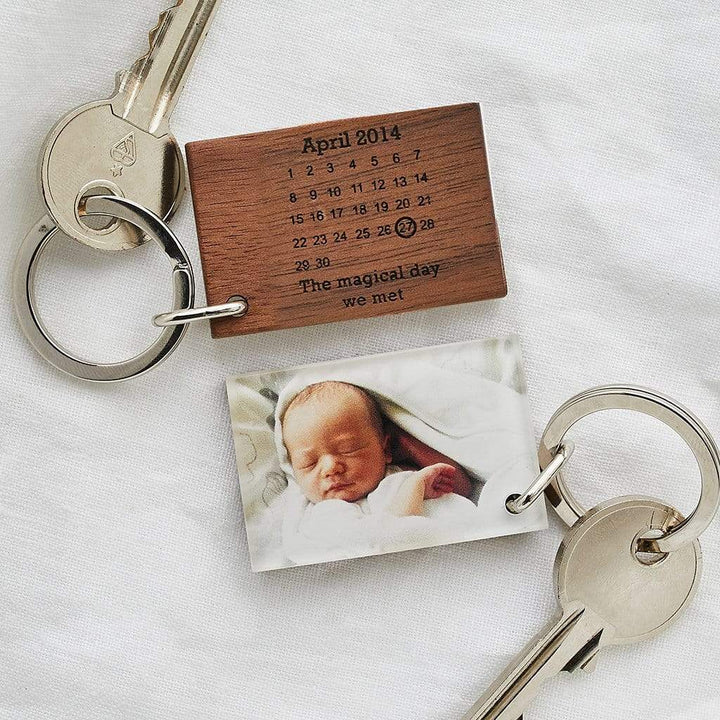Wooden keyring with baby photo and engraved calendar